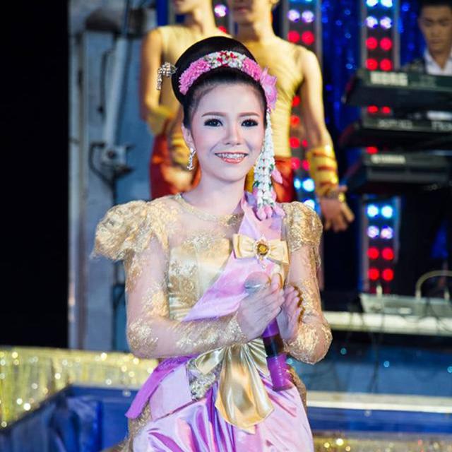 เบลล์ เสียงอิสาน ท็อปไลน์