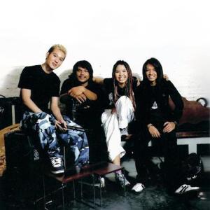 Breakfast in Bed ดาวน์โหลดและฟังเพลงฮิตจาก Breakfast in Bed