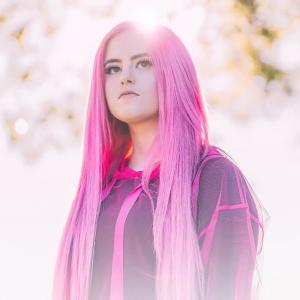 Kiiara ดาวน์โหลดและฟังเพลงฮิตจาก Kiiara