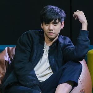 ซิง หฤษฏ์ ดาวน์โหลดและฟังเพลงฮิตจาก ซิง หฤษฏ์