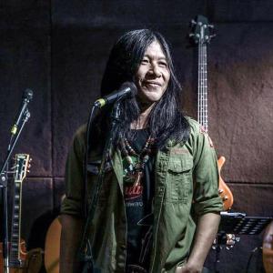 อ.ไข่ มาลีฮวนน่า ดาวน์โหลดและฟังเพลงฮิตจาก อ.ไข่ มาลีฮวนน่า