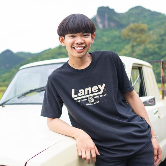 มอส จารุภัทร