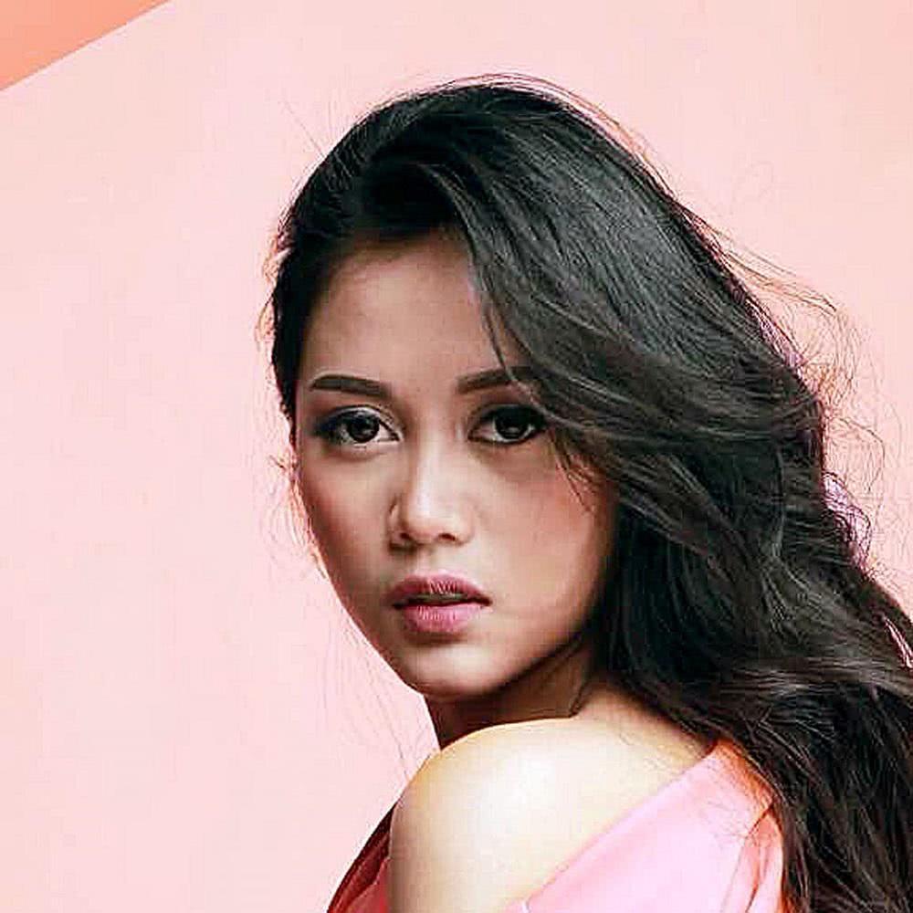 Nadhira