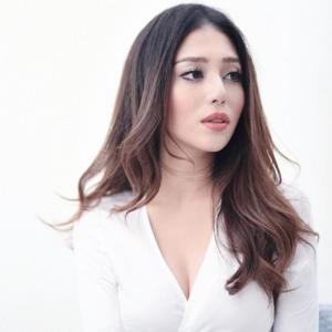 Jamila ดาวน์โหลดและฟังเพลงฮิตจาก Jamila