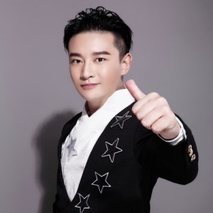 许先 ดาวน์โหลดและฟังเพลงฮิตจาก 许先
