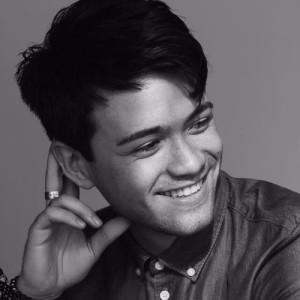 Giullian Yao Gioiello ดาวน์โหลดและฟังเพลงฮิตจาก Giullian Yao Gioiello