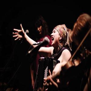 Dikanda ดาวน์โหลดและฟังเพลงฮิตจาก Dikanda