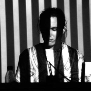Nick León ดาวน์โหลดและฟังเพลงฮิตจาก Nick León