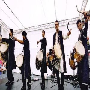 The Dhol Foundation ดาวน์โหลดและฟังเพลงฮิตจาก The Dhol Foundation