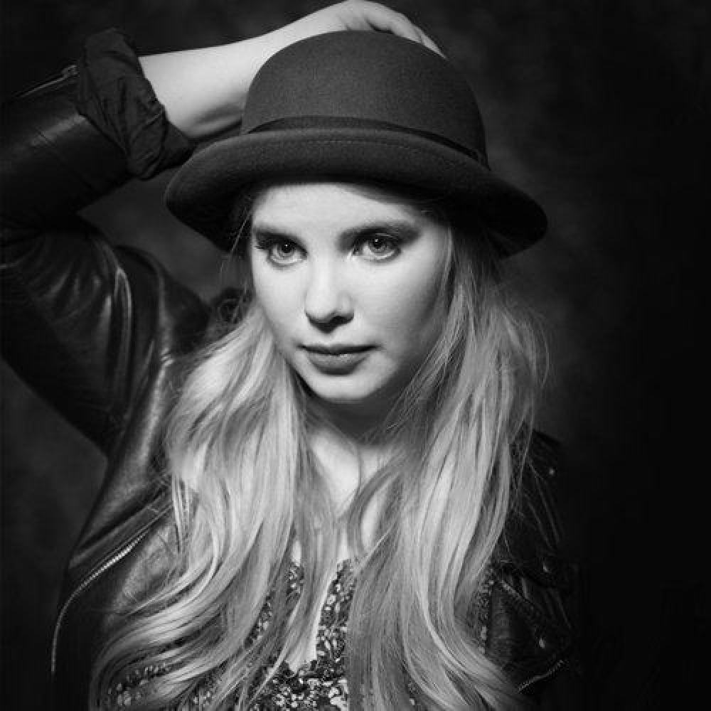 Samantha Savage Smith