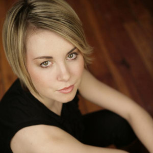 Hillary Capps ดาวน์โหลดและฟังเพลงฮิตจาก Hillary Capps