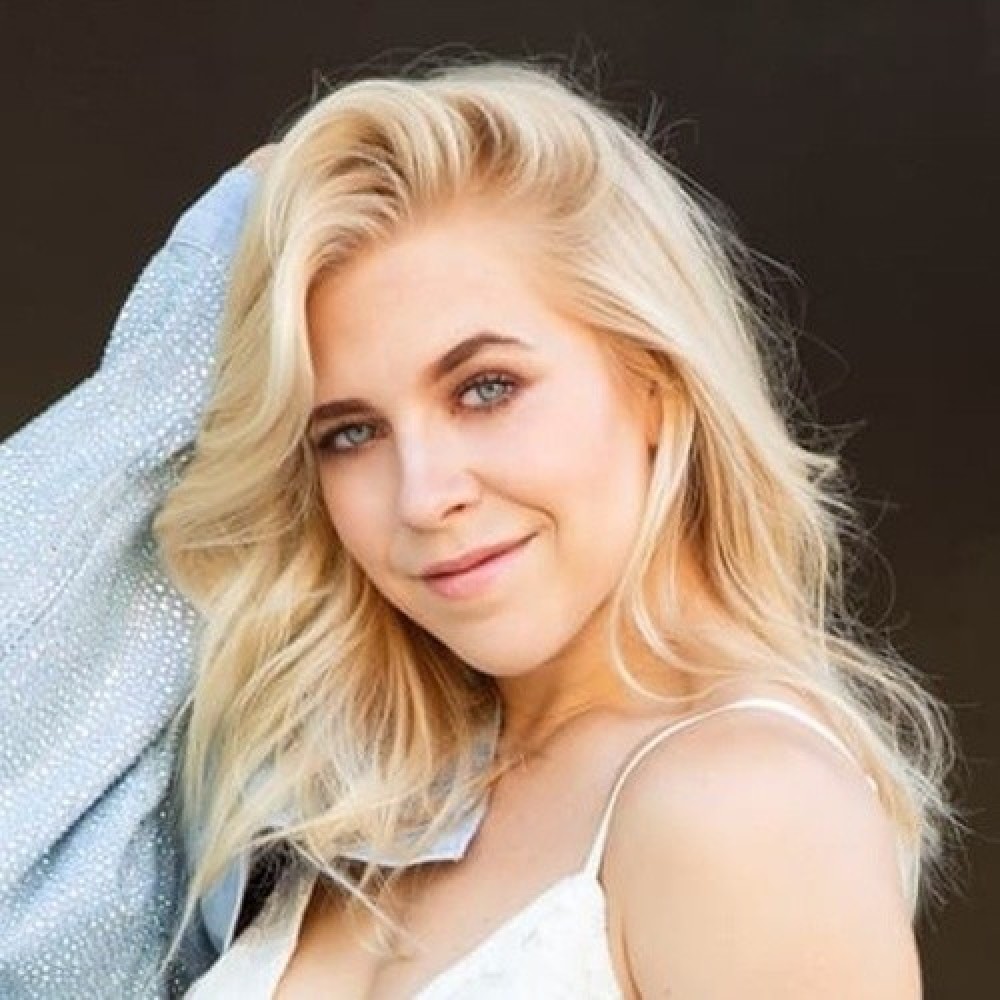 Maggie Szabo