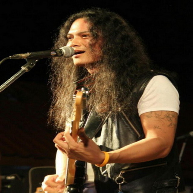 เอ๋ สันติภาพ