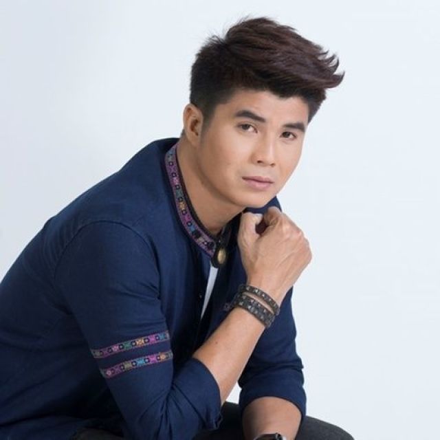 นนท์ พลเยี่ยม อาร์ สยาม