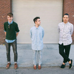 Two Cheers ดาวน์โหลดและฟังเพลงฮิตจาก Two Cheers