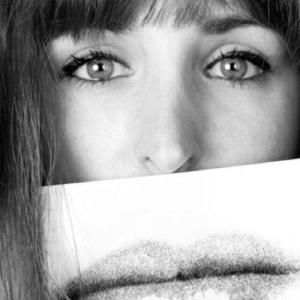 Lara Alcázar ดาวน์โหลดและฟังเพลงฮิตจาก Lara Alcázar