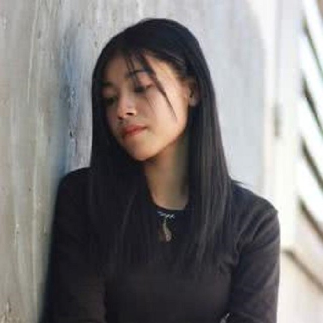 พลอย ศศิธร