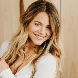 Christina Taylor ดาวน์โหลดและฟังเพลงฮิตจาก Christina Taylor