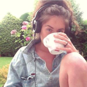 Clara La San ดาวน์โหลดและฟังเพลงฮิตจาก Clara La San