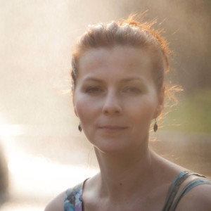Karolina Beyond ดาวน์โหลดและฟังเพลงฮิตจาก Karolina Beyond