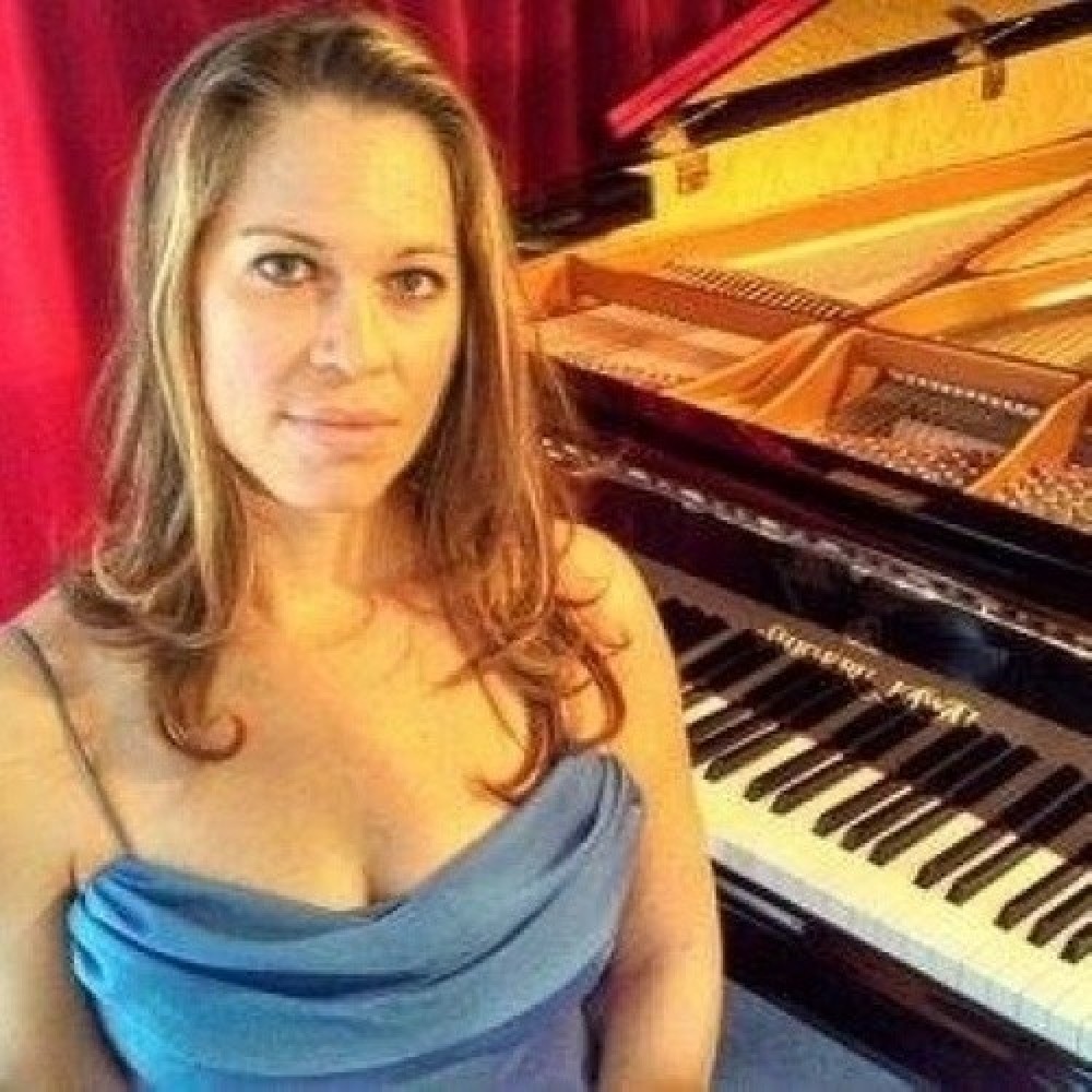 Amy Janelle