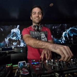 Adrian Alexander ดาวน์โหลดและฟังเพลงฮิตจาก Adrian Alexander