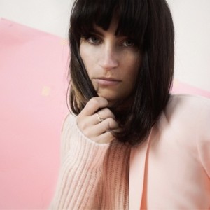 Charlie Hilton ดาวน์โหลดและฟังเพลงฮิตจาก Charlie Hilton