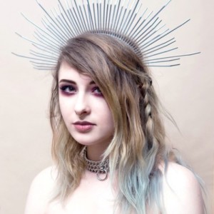 Mothica ดาวน์โหลดและฟังเพลงฮิตจาก Mothica