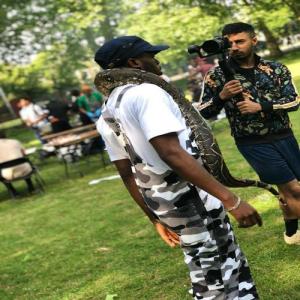 Bazzi vs. ดาวน์โหลดและฟังเพลงฮิตจาก Bazzi vs.