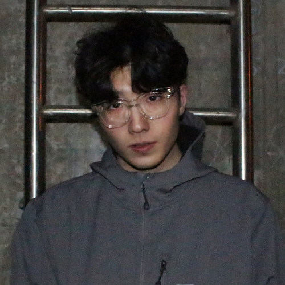 a 9uy