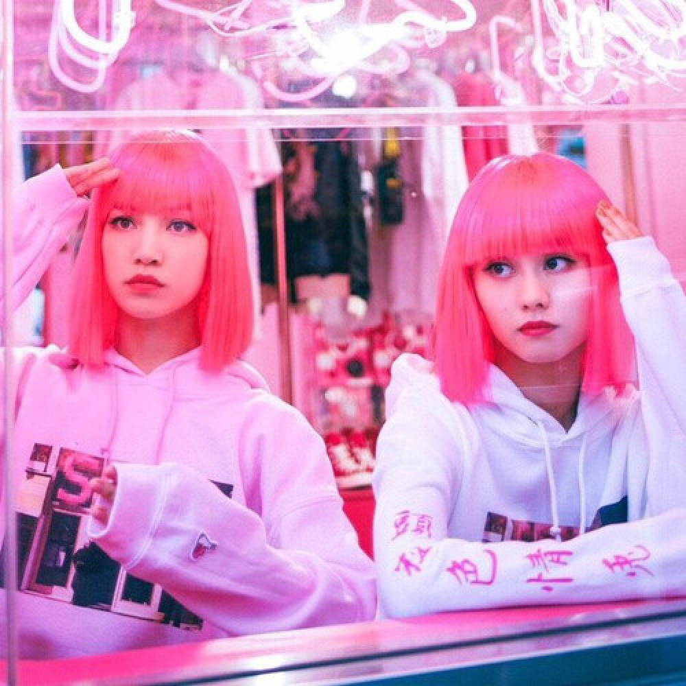 FAR EAST MENTION MANNEQUINS