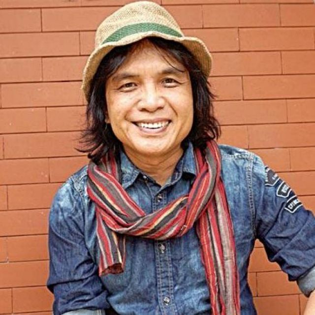 สลา คุณวุฒิ