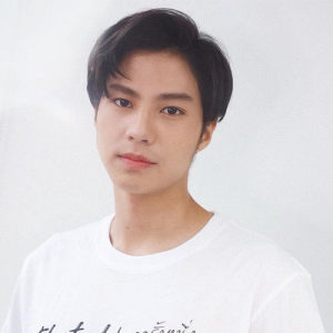 แบงค์ ธิติ ดาวน์โหลดและฟังเพลงฮิตจาก แบงค์ ธิติ