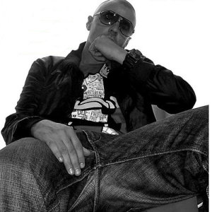 Def Bond ดาวน์โหลดและฟังเพลงฮิตจาก Def Bond