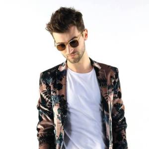 Charlie Barnes ดาวน์โหลดและฟังเพลงฮิตจาก Charlie Barnes