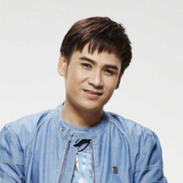 ไผ่ พงศธร