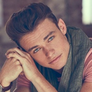 Thomas Doherty ดาวน์โหลดและฟังเพลงฮิตจาก Thomas Doherty