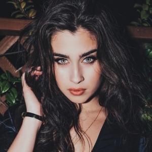 Lauren Jauregui ดาวน์โหลดและฟังเพลงฮิตจาก Lauren Jauregui