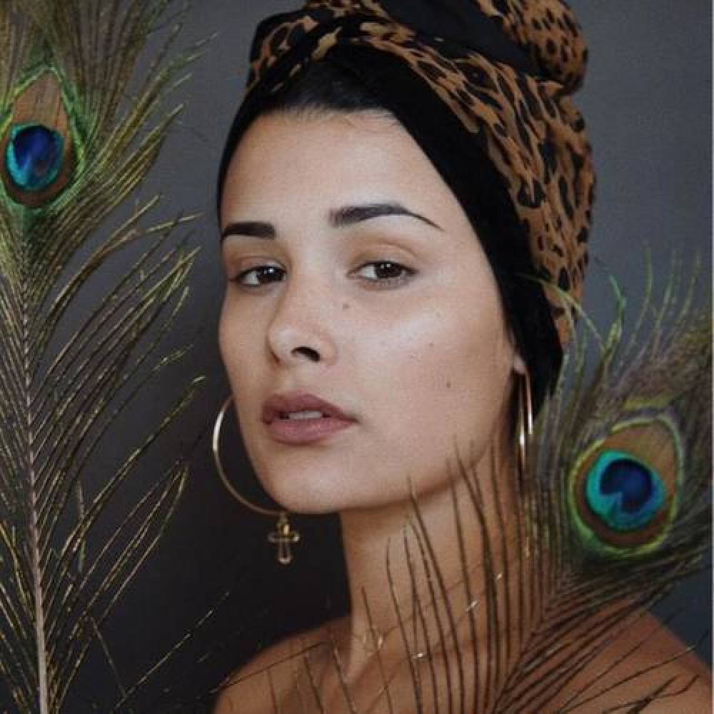 LIZ LOKRE