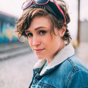 Emily Davis ดาวน์โหลดและฟังเพลงฮิตจาก Emily Davis