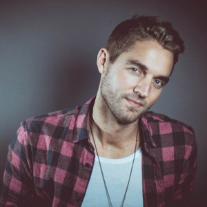 Brett Young ดาวน์โหลดและฟังเพลงฮิตจาก Brett Young