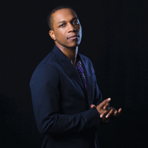 Leslie Odom Jr. ดาวน์โหลดและฟังเพลงฮิตจาก Leslie Odom Jr.