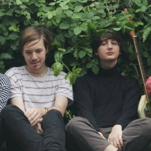 The Creases ดาวน์โหลดและฟังเพลงฮิตจาก The Creases