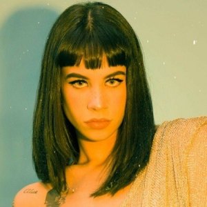 Naomi Wild ดาวน์โหลดและฟังเพลงฮิตจาก Naomi Wild