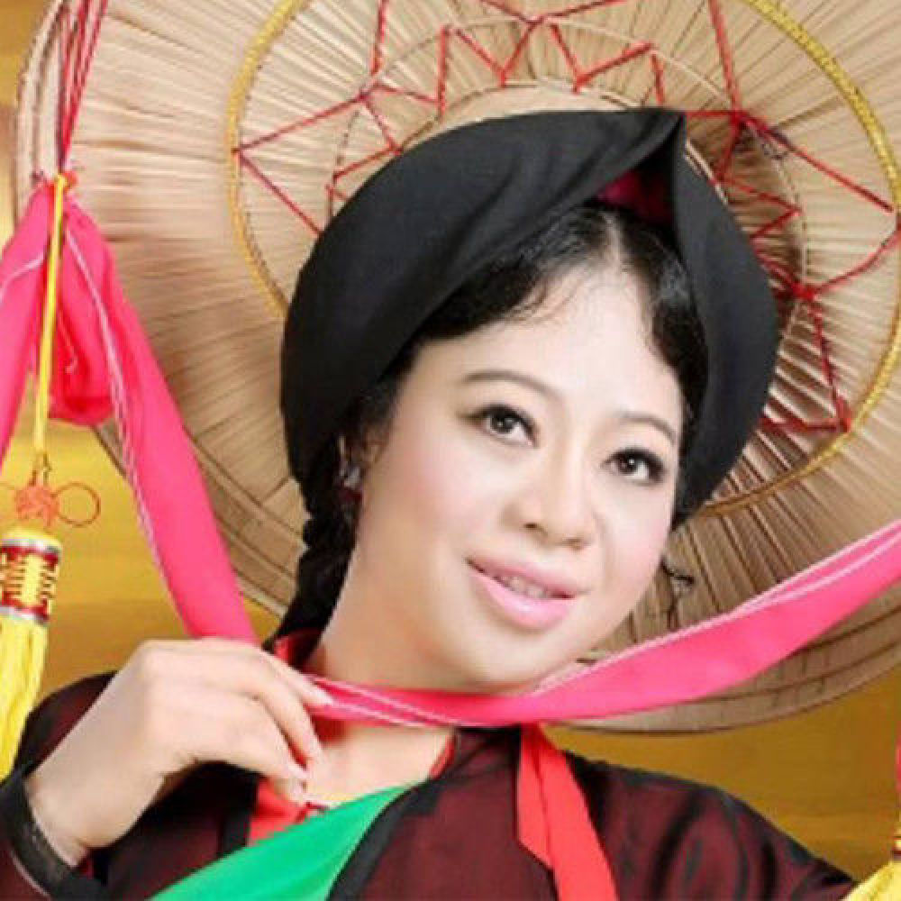 NSƯT Thuý Hường