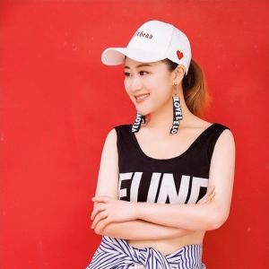刘馨月 ดาวน์โหลดและฟังเพลงฮิตจาก 刘馨月
