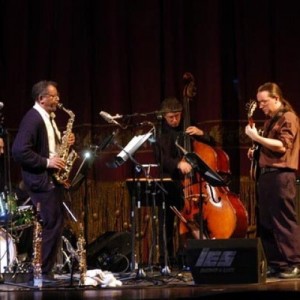 Anthony Braxton Quartet ดาวน์โหลดและฟังเพลงฮิตจาก Anthony Braxton Quartet