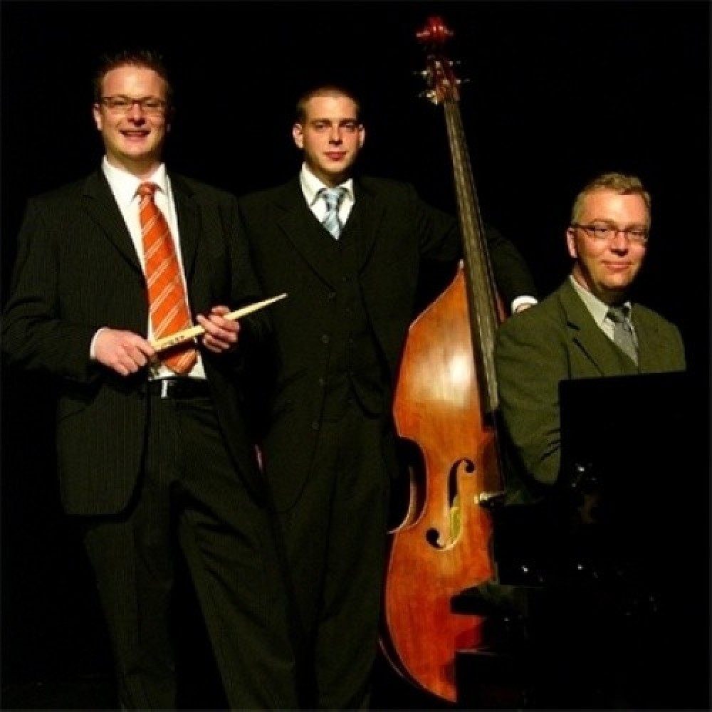 The Bassface Swing Trio