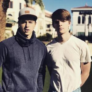 Three Guests ดาวน์โหลดและฟังเพลงฮิตจาก Three Guests