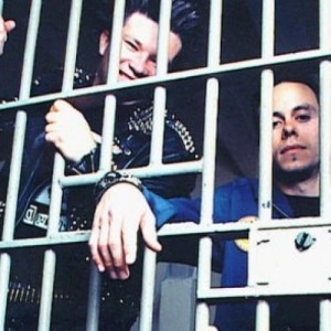 Suburban Lockdown ดาวน์โหลดและฟังเพลงฮิตจาก Suburban Lockdown